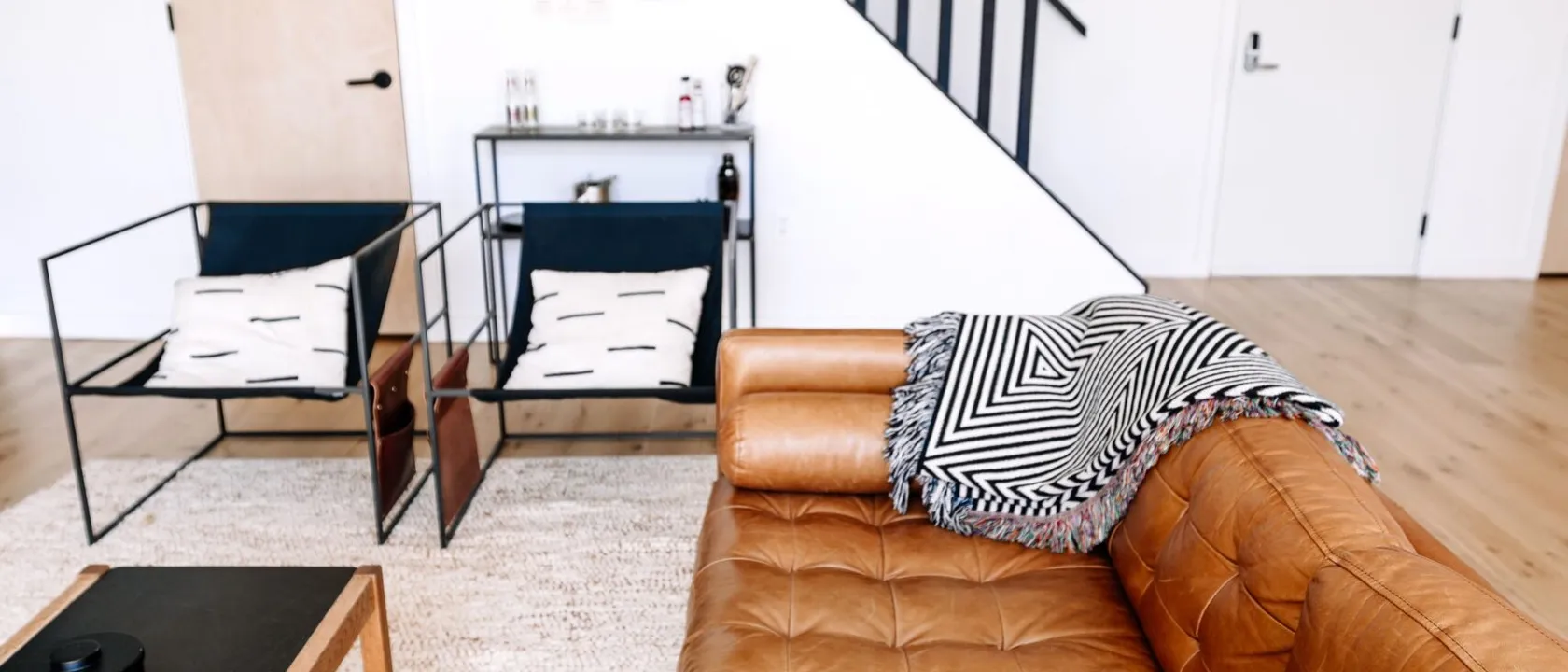 Furnished contemporary loft, ideal for a hybrid rental strategy